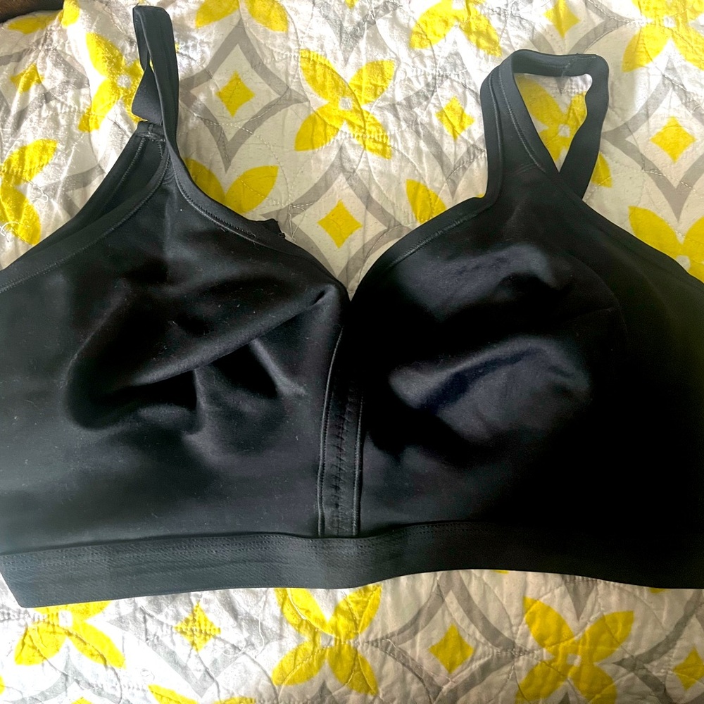 Black wireless bra